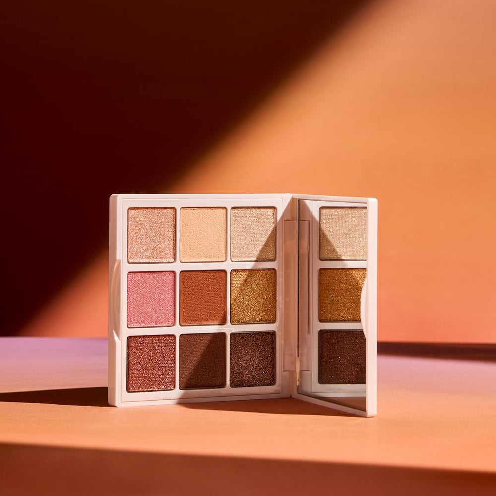 Limited edition multi-finish eye shadows